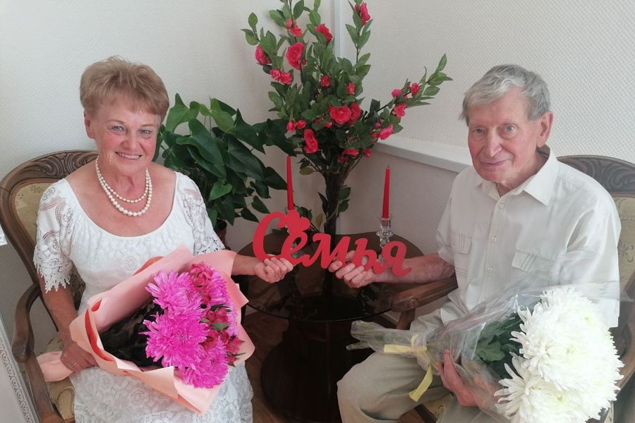 Супруги Анатолий Сергеевич и Людмила Николаевна Митронины отметили 55 летний юбилей семейной жизни
