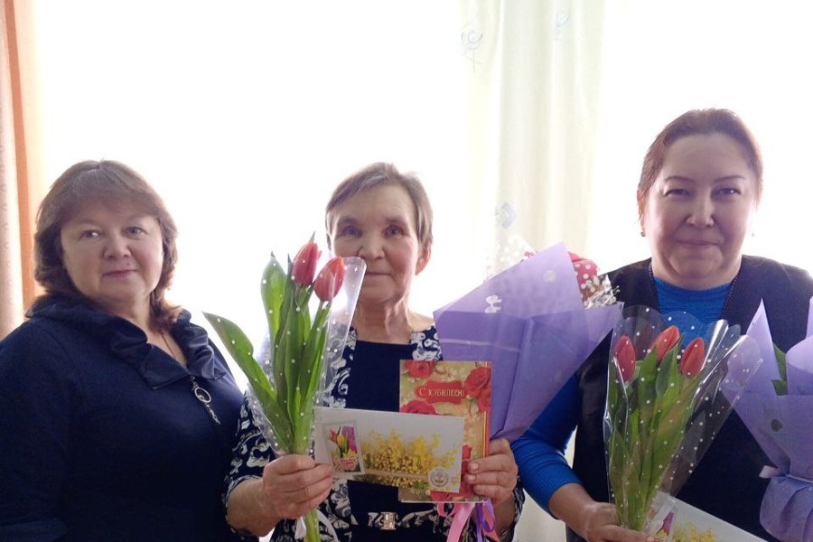 В Красночетайском округе поздравили мать и жену участников СВО