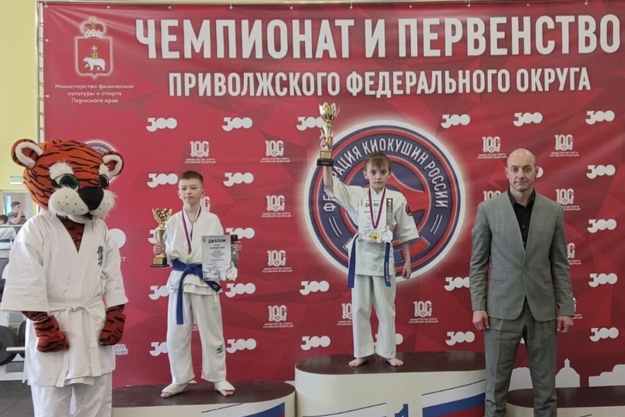 Константин Кириллов из г. Ядрин завоевал первое место на Чемпионате и Первенстве Приволжского федерального округа по кумитэ