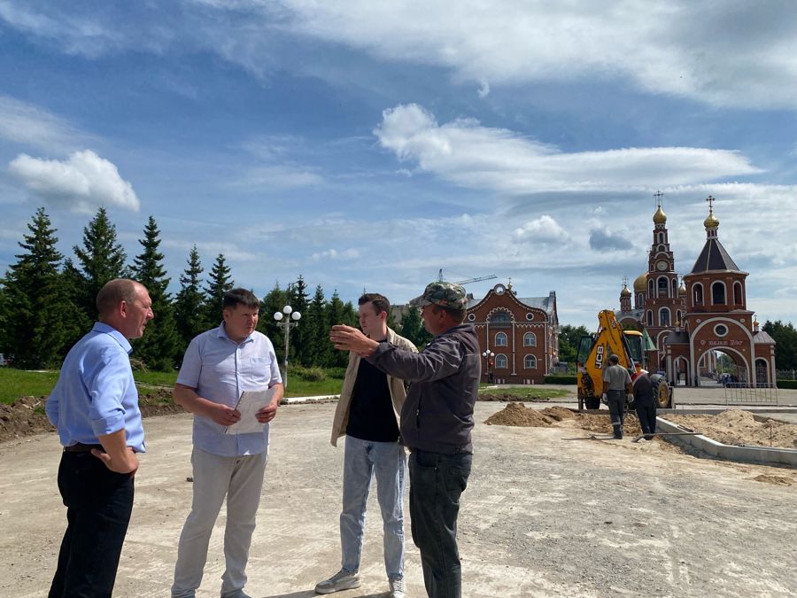 На Соборной площади продолжается активное обновление в рамках второго этапа благоустройства