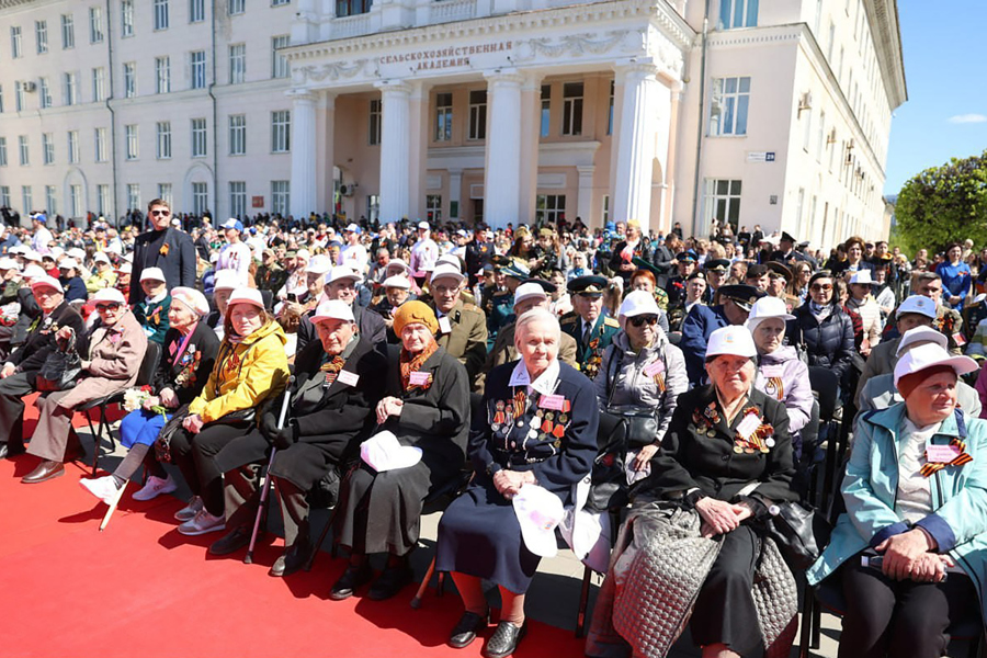 К 9 Мая ветераны, труженики тыла, дети войны получат дополнительные выплаты по инициативе Главы Республики Олега Николаева