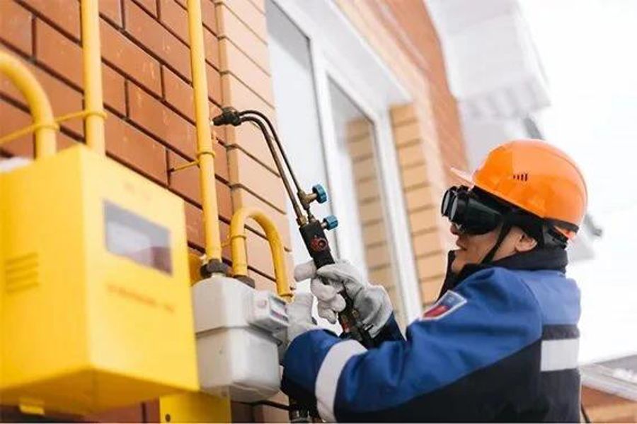 Иван Михопаров поздравляет с Днем нефтяной и газовой промышленности