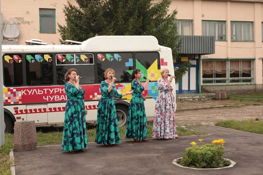Концертная программа «Поющее лето» в селе Миренки