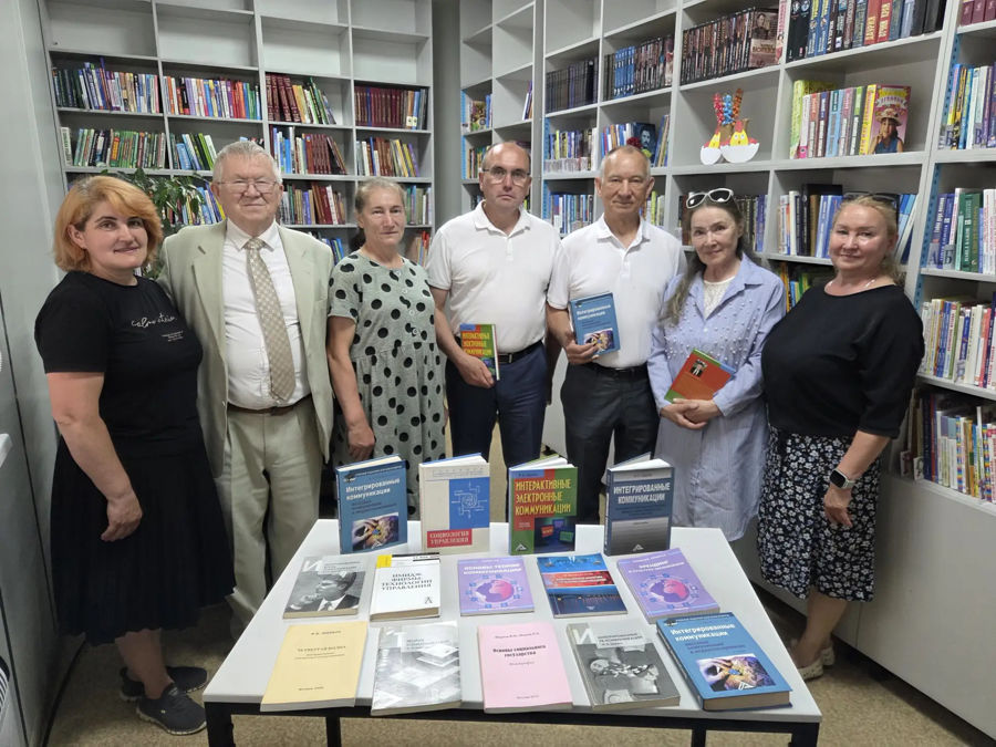 «Сердце помнит Карабаши»: в Мариинско-Посадский округ с визитом прибыл выдающийся учёный Феликс Шарков