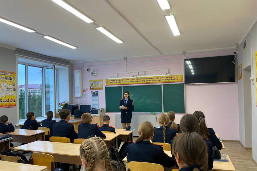 Молодые активисты Комсомольского центра соцобслуживания проводят занятия по финансовой грамотности для детей