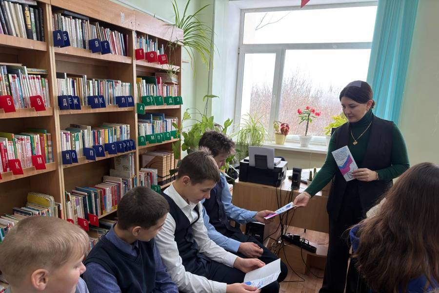 В рамках проведения Дня молодого избирателя прошла встреча со школьниками где с ними проведена беседа на тему «Выбор – это будущее»