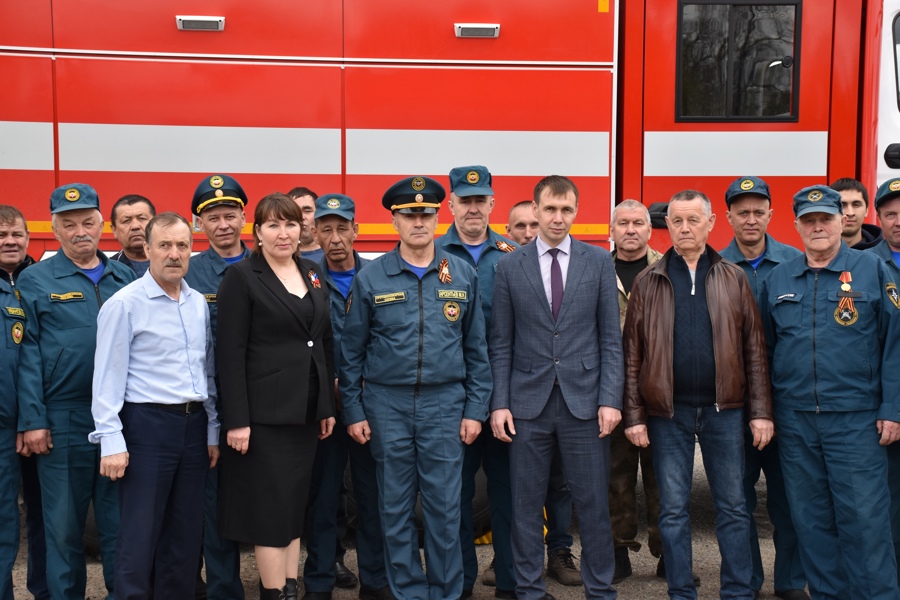 Глава Красноармейского муниципального округа Павел Семенов принял участие в торжественном мероприятии, посвященном Дню пожарной охраны, в с.Большая Шатьма