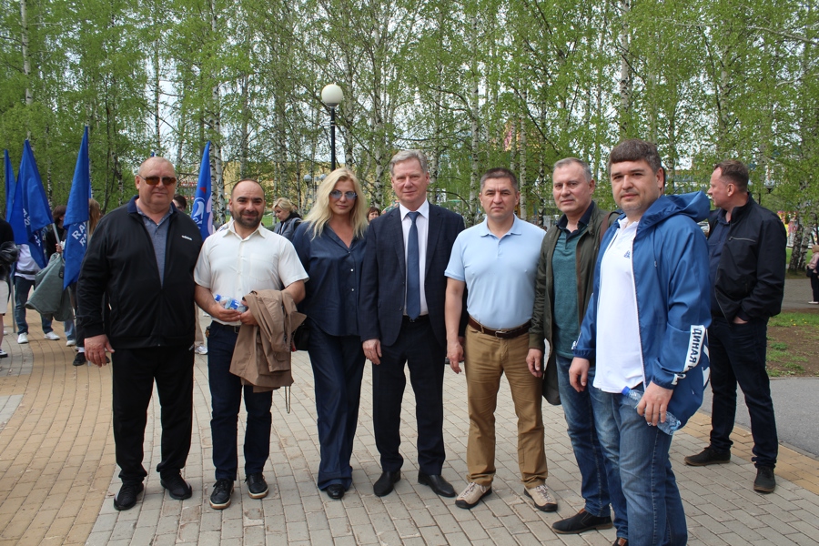 Евгений Кадышев совместно с депутатами принял участие в церемонии чествования трудовых династий