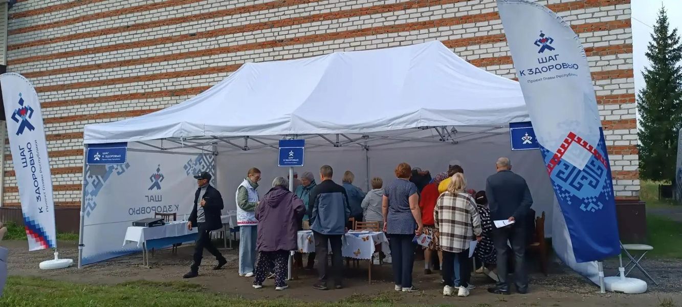 Мобильный пункт здоровья посетил поселок Березовка