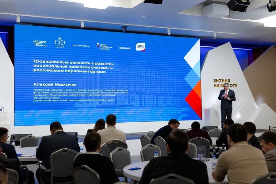 Депутат Роман Алексеев в Пятигорске принял участие в образовательном проекте «Молодёжное парламентское единство»