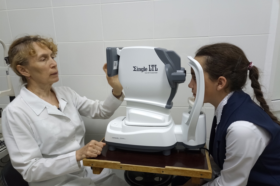 Более 120 детей в возрасте от 6 до 17 лет прошли курс лечения на новом оборудовании в офтальмологическом кабинете