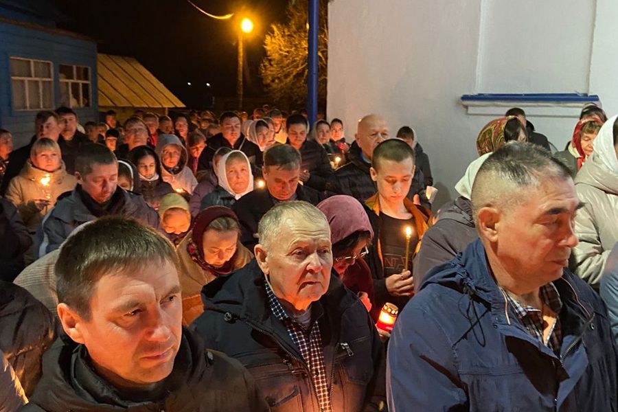 И.о. главы Чебоксарского муниципального округа В.В. Столяров принял участие в пасхальном богослужении.