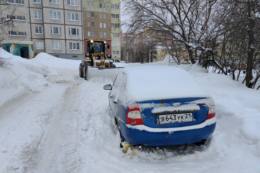 В Чебоксарах ищут владельцев автомобилей, препятствующих уборке снега