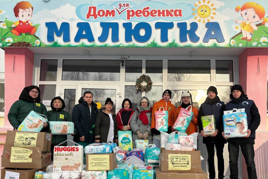 Чебоксарские волонтеры передали подарки Дому ребенка «Малютка»