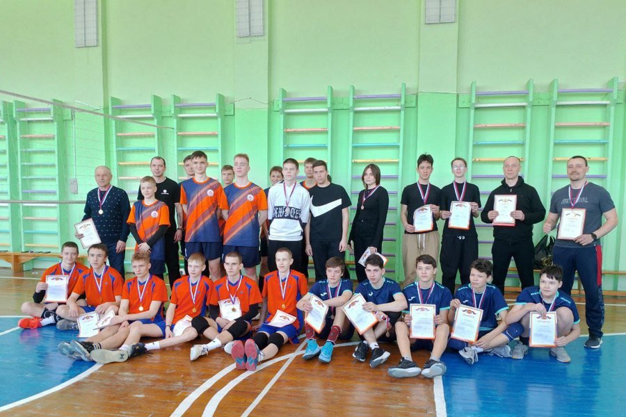 28 марта в МБОУ «СОШ №5» города Алатыря ЧР прошёл открытый турнир по волейболу среди общеобразовательных организаций. ⁣