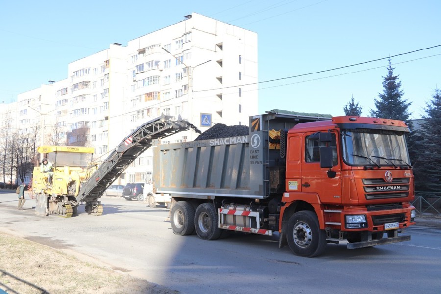 В Новочебоксарске продолжаются ремонтные работы в рамках реализации национального проекта «Безопасные качественные дороги»