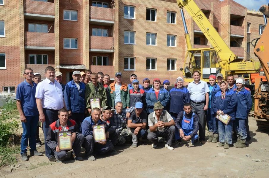 Стадионы, школы и ледовые арены: что строит ПМК-8 сегодня?