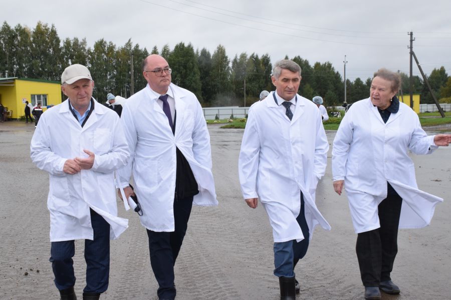 Олег Николаев оценил модернизацию СХПК «Коминтерн» на 304 млн рублей