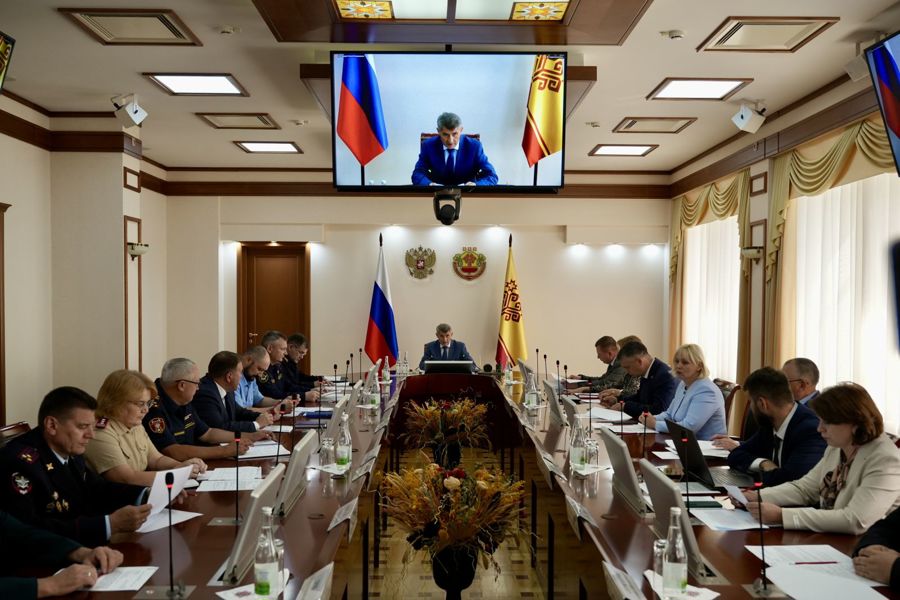 Олег Николаев поручил усилить работу с семьями: с начала года около 500 подростков находились вне дома в ночное время