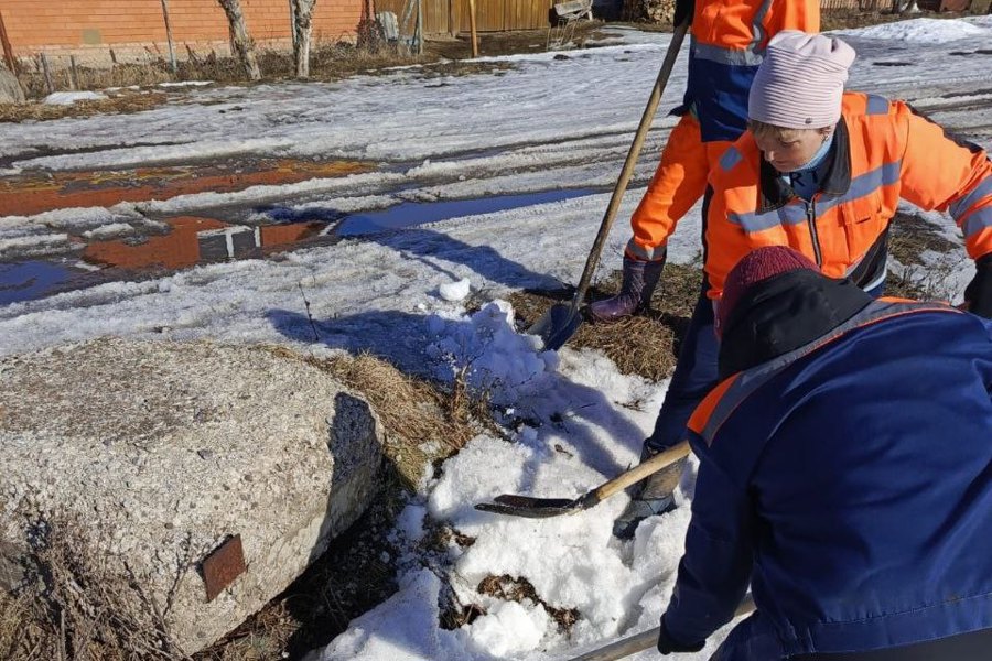 Ведутся весенние плановые работы на дорогах Ибресинского округа