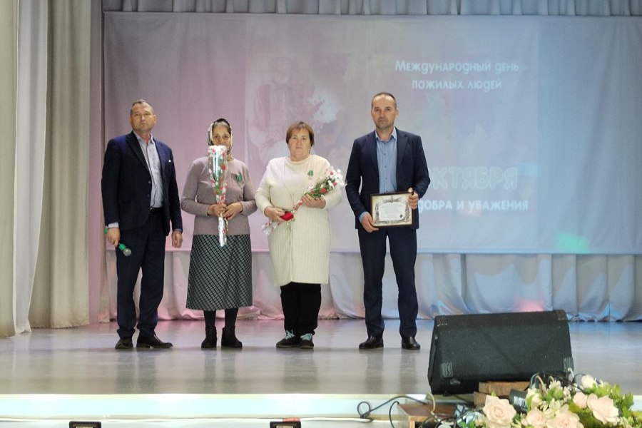 В рамках празднования Дня пожилых людей состоялось торжественная церемония награждения серебряных волонтеров