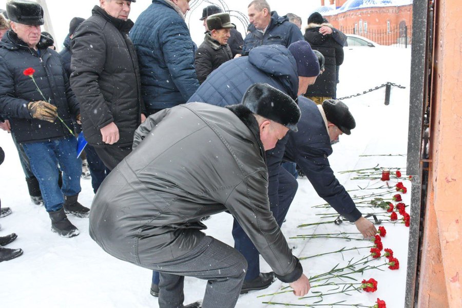 В Батыревском округе почтили память погибших в Афганистане