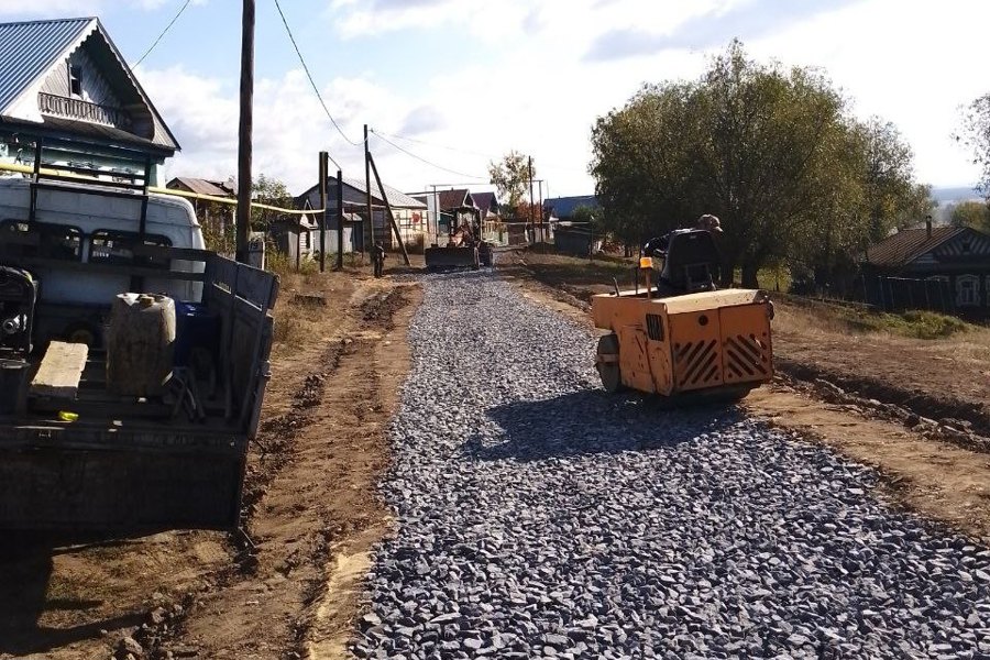 В деревне Кожар-Яндоба продолжаются работы по ремонту грунтовой дороги