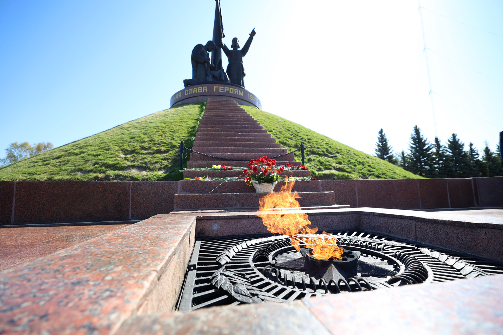 Чăваш Республикин Пуçлăхĕ Олег Николаев Тӑван ҫӗршывӑн Аслӑ вӑрҫинче Ҫӗнтерӳ тунӑранпа 78 ҫул ҫитнӗ ятпа саламлани