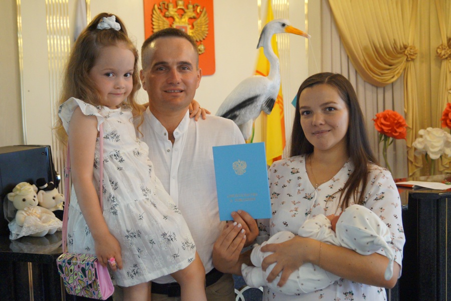 В  Новочебоксарске зарегистрировали рождение 600-го новорожденного этого года