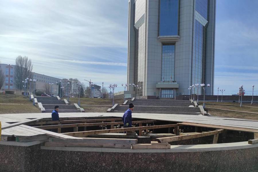 В Чебоксарах продолжается подготовка к открытию сезона фонтанов