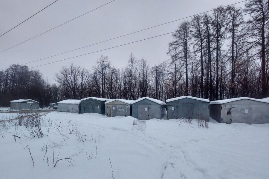 В Чебоксарах ведутся поиски владельцев незаконно построенных металлических гаражей