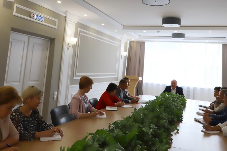 На совещании с руководителями обсудили актуальные вопросы