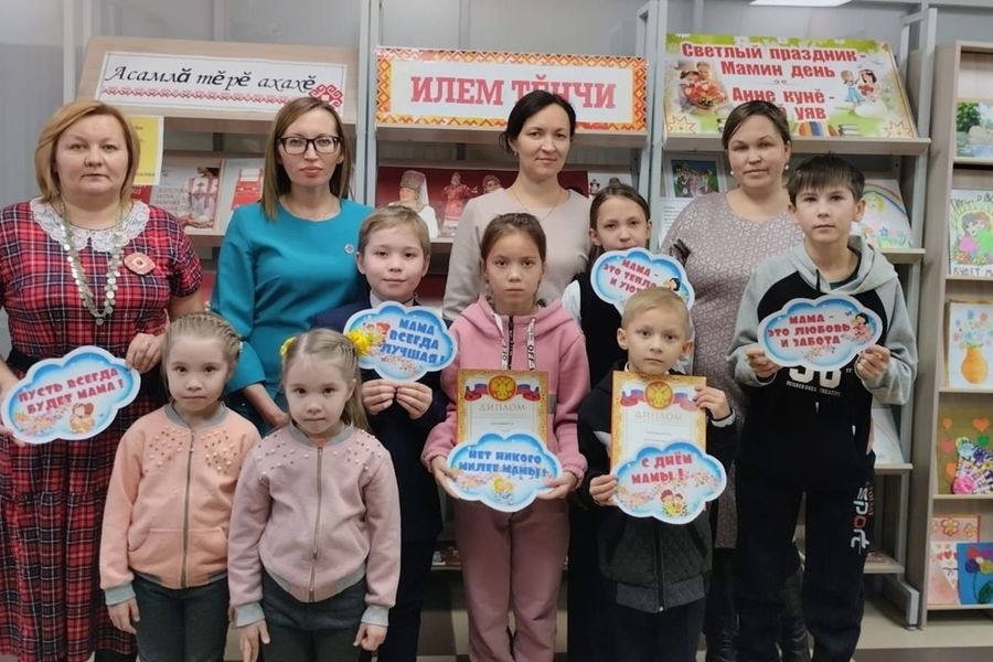 В библиотеках республики поздравили матерей участников СВО