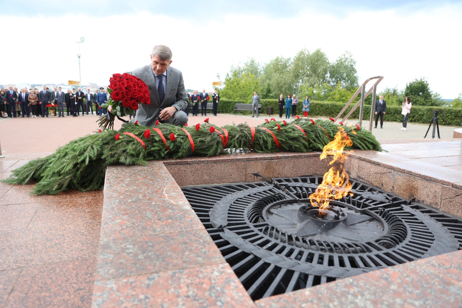 В День памяти и скорби Глава Чувашии возложил цветы к Вечному огню