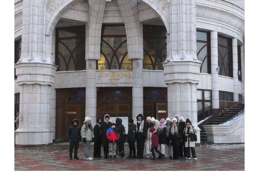 Юные артисты школьного театра в поощрительной поездке в Казани