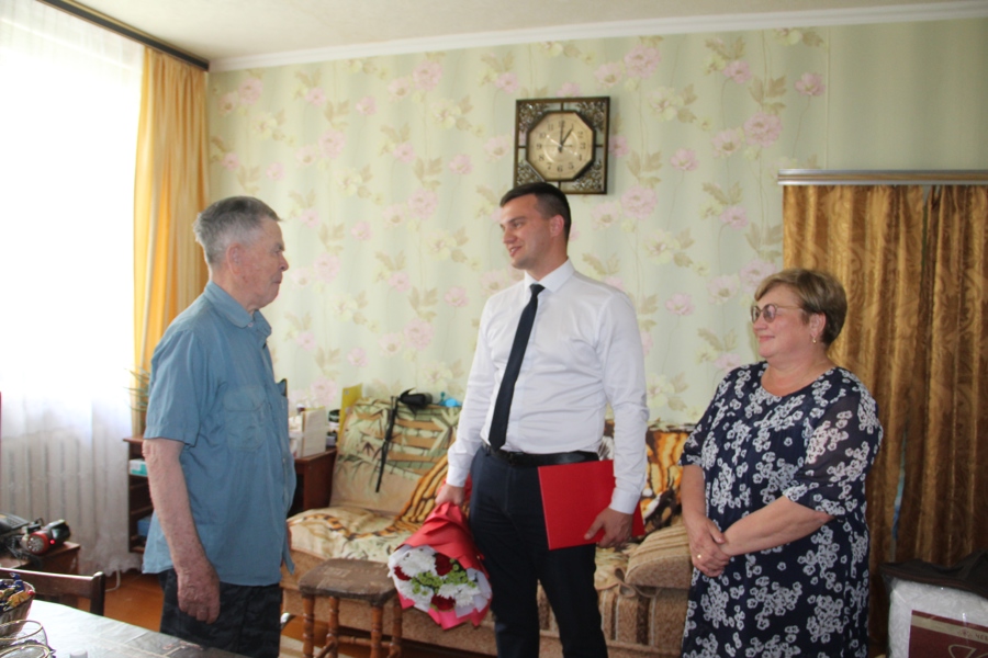 Поздравление с 90-летним юбилеем заслуженного работника быта Ефимова Владислава Егоровича