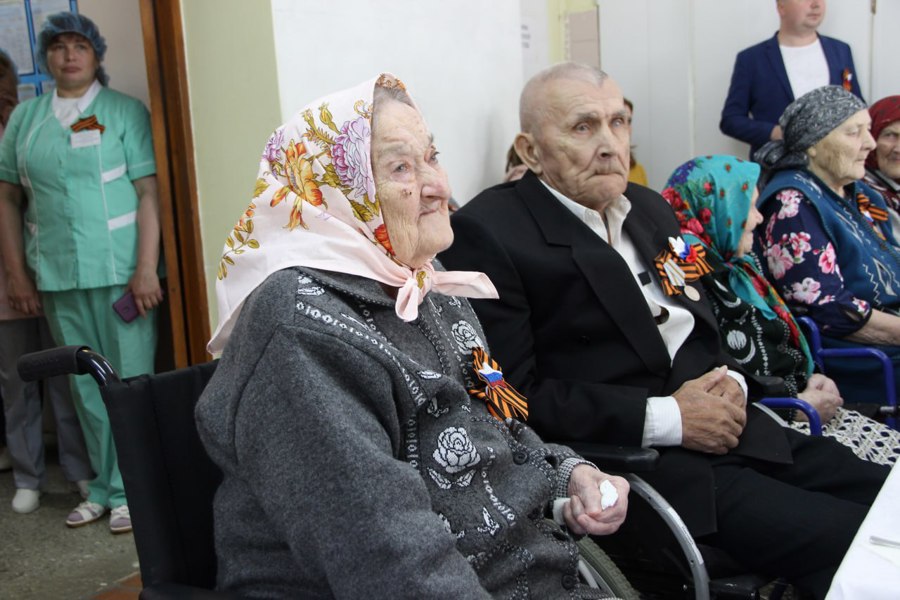 В преддверии дня Победы Алена Елизарова поздравила ветеранов