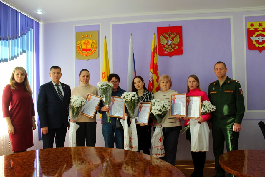 Сегодня в администрации города Канаш женам и матерям участников СВО были вручены Благодарственные письма