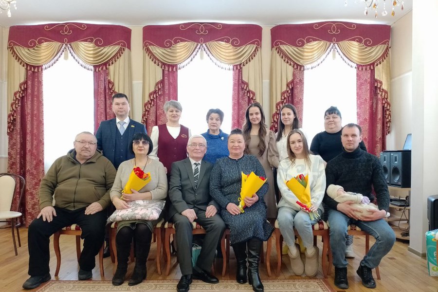 Праздничное мероприятие «Симфония семьи» прошло в отделе ЗАГС Мариинско-Посадского округа