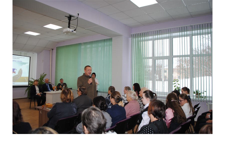 В Чувашской республиканской спецбиблиотеке им. Льва Толстого прошёл патриотический круглый стол в поддержку СВО