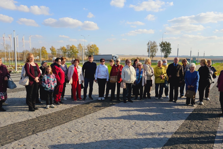 Активисты ТОС «Гузовский» посетили мемориал «Строителям безмолвных рубежей»