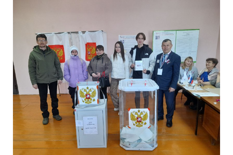 Вся семья Корниловых проголосовала в УИКе №1525