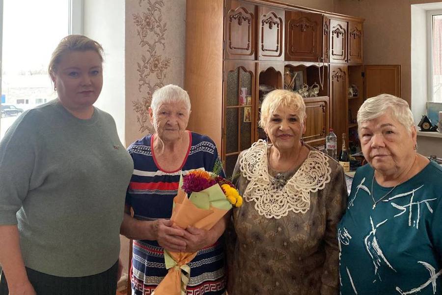 90-летний юбилей отметила ветеран труда, жительница города Канаш Корсакова Тамара Анатольевна