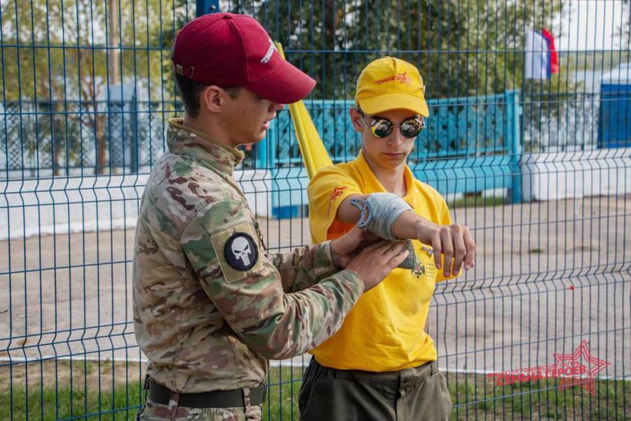 Страна Героев: юных патриотов обучают оказанию медицинской помощи