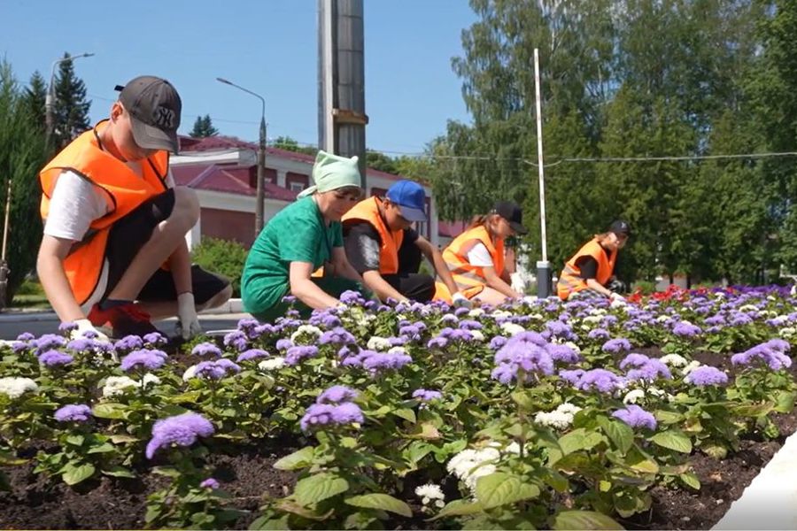 В Чувашии порядка 2 тысяч подростков трудоустроились с начала лета