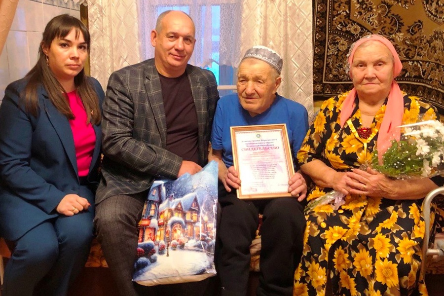 Супруги Минсаид Хаердинович и Султания Минигалиевна Ямалдиновы отпраздновали 55-летие семейной жизни
