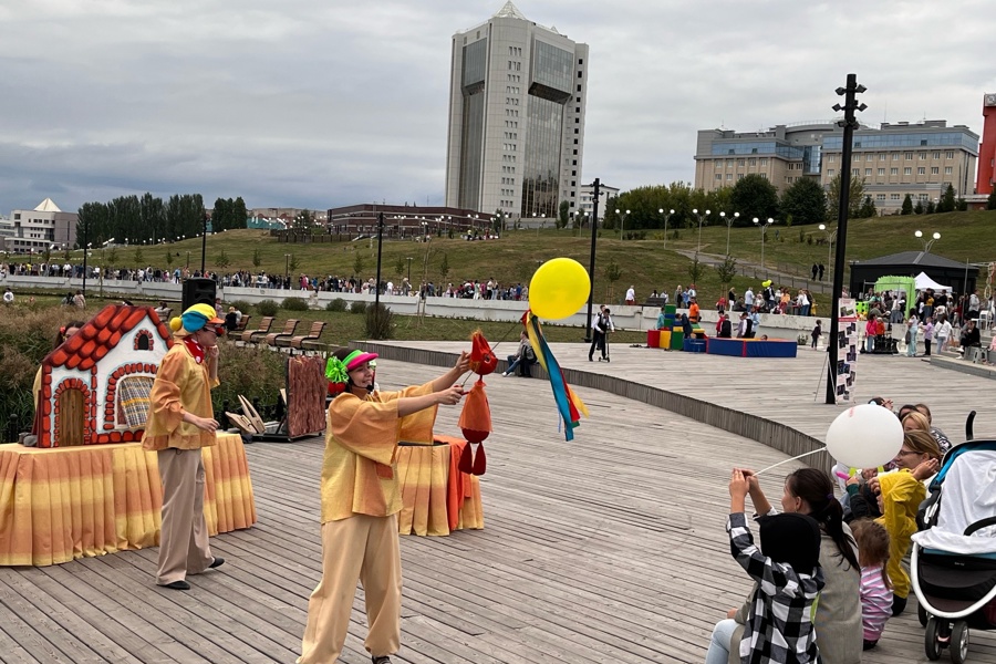 Чувашский театр кукол в арт-проекте «Творческий бульвар» в День города