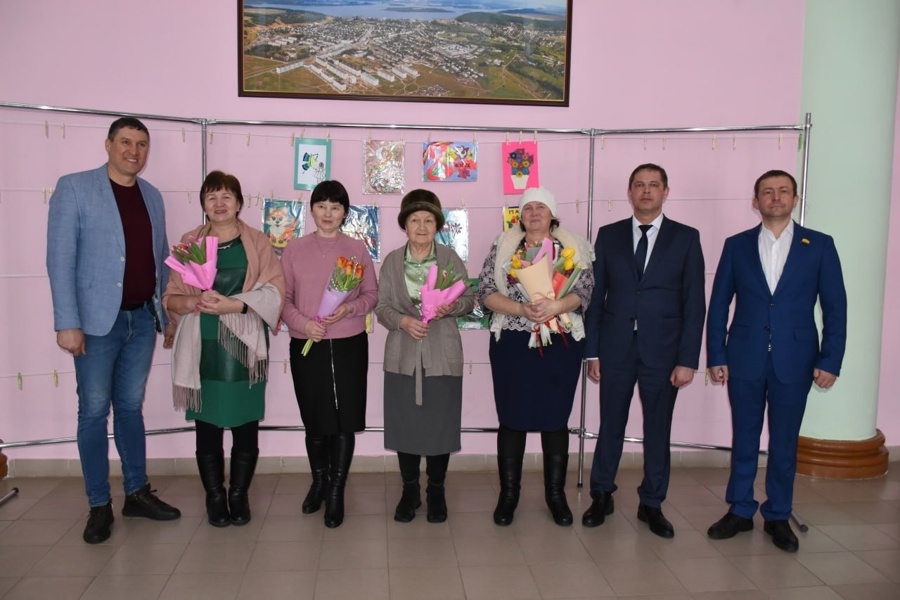 Поздравление главы Козловского муниципального округа Алексея Людкова с Днём матери