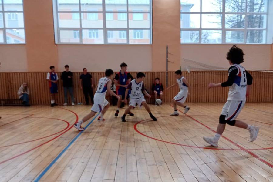 Спорт вместо наркотиков: в Калининском районе г. Чебоксары определились финалисты первенства по баскетболу среди школьных команд юношей и девушек «КЭС-Баскет» сезона 2023 - 2024 года.