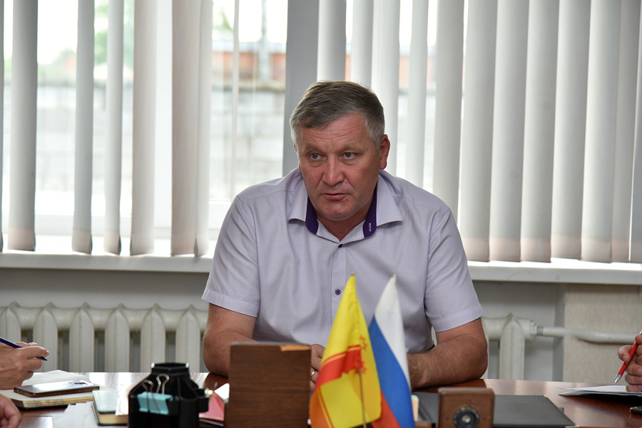 В администрации Ибресинского муниципального округа прошло еженедельное совещание главы округа Игоря Семёнова